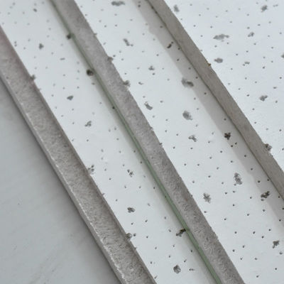 Solution de conception graphique Carreaux de plafond en fibres minérales 2x2 avec surface revêtue de poudre
