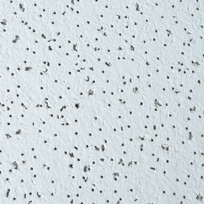 Plafonds artistiques avec des carreaux de plafond en fibres minérales USG BORAL personnalisés