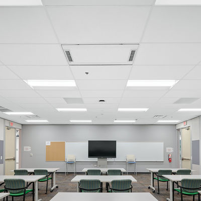 Plafond en fibre minérale carrée 2 x 4 carreaux de plafond avec matériau insonorisé