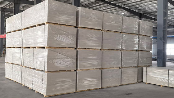60x60 Panneau de plafond en étoile optique en bois Carreaux de plafond en fibres minérales avec surface poli