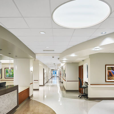 Le client exige Armstrong bon plafond suspendu acoustique en fibres minérales pour accrocher